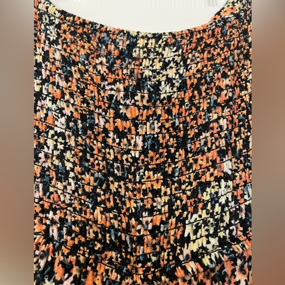 Floral pantsuit/romper, gently used, size s - Picture 8 of 8